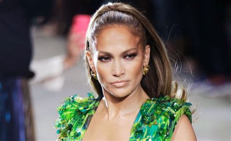 jennifer lopez che sfila per versace|jennifer lopez versace dresses.